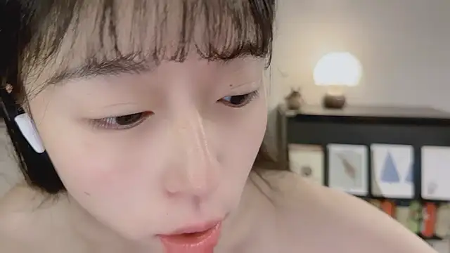 Snapshot of Onechestnut chatting on 05-17-26, 03:50 Onechestnut online show from 05-17-26, 03:50