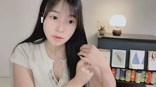 Snapshot of Onechestnut chatting on 05-11-26, 02:45 Onechestnut online show from 05-11-26, 02:45