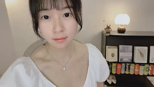Snapshot of Onechestnut chatting on 05-24-26, 02:33 Onechestnut online show from 05-24-26, 02:33