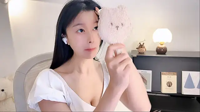 Onechestnut online show from 10-29-25, 06:34