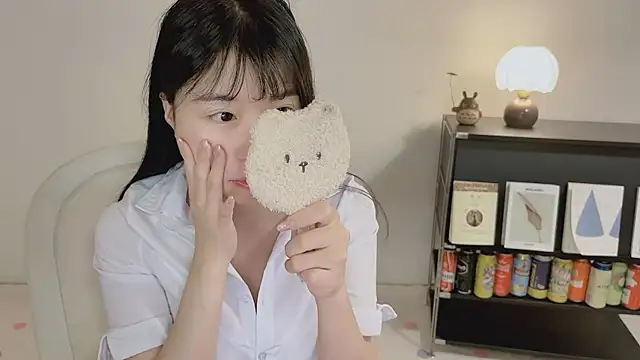 Snapshot of Onechestnut chatting on 05-16-26, 05:06 Onechestnut online show from 05-16-26, 05:06