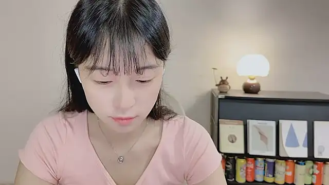 Snapshot of Onechestnut chatting on 05-19-26, 03:57 Onechestnut online show from 05-19-26, 03:57
