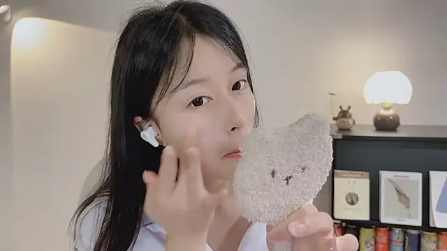 Snapshot of Onechestnut chatting on 04-24-26, 05:09 Onechestnut online show from 04-24-26, 05:09