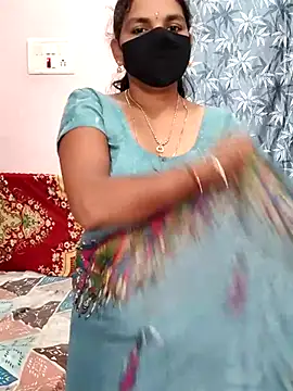 Snapshot of Lalitha-1995 chatting on 07-17-26, 04:32 Lalitha-1995 online show from 07-17-26, 04:32