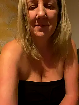 Snapshot of X-Victoria-X chatting on 09-20-25, 03:55 X-Victoria-X online show from 09-20-25, 03:55