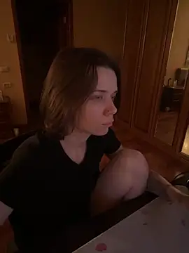 Snapshot of enchanting_chloe chatting on 11-08-25, 08:01 enchanting chloe online show from 11-08-25, 08:01