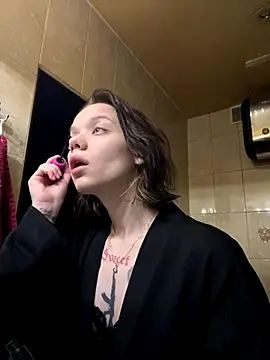 Snapshot of enchanting_chloe chatting on 10-10-25, 05:47 enchanting chloe online show from 10-10-25, 05:47