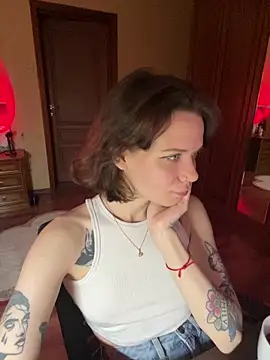 Snapshot of enchanting_chloe chatting on 10-11-25, 06:31 enchanting chloe online show from 10-11-25, 06:31