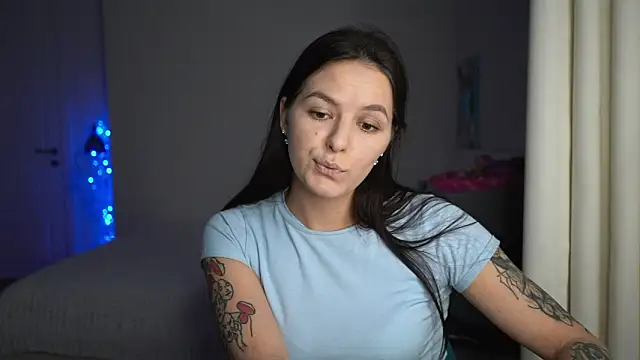 EwelynScott online show from 11-17-25, 06:01