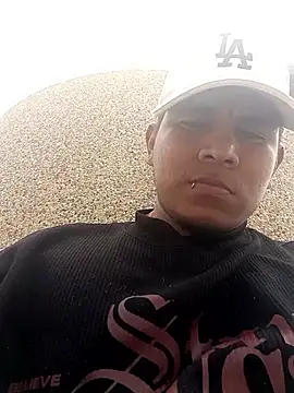 Snapshot of Oscariin96 chatting on 02-12-26, 06:40 Oscariin96 online show from 02-12-26, 06:40