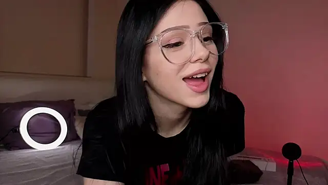 KateHardcastle online show from 10-24-25, 06:29