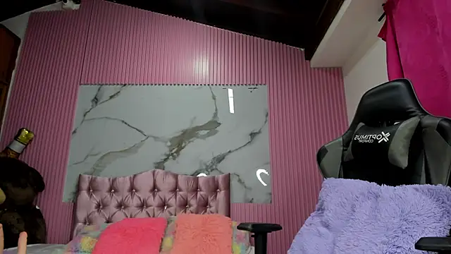 Mindy 19 online show from 11-14-25, 10:52