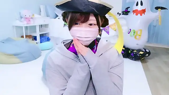 Snapshot of kiyoka_love chatting on 10-31-25, 12:02 kiyoka love online show from 10-31-25, 12:02