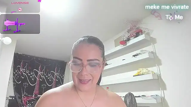 Snapshot of AlicePipper chatting on 07-06-26, 05:25 AlicePipper online show from 07-06-26, 05:25
