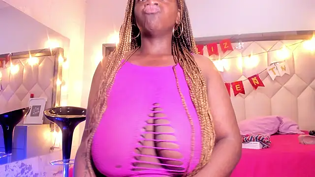 Snapshot of Scarletbigbug chatting on 02-16-26, 11:53 Scarletbigbug online show from 02-16-26, 11:53