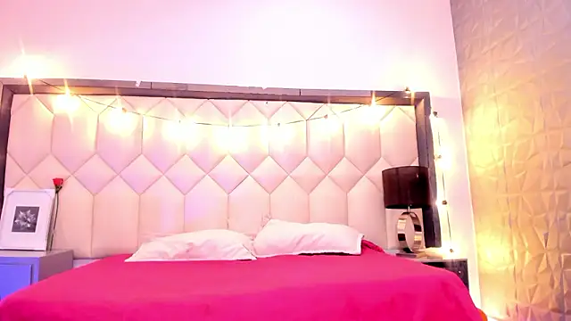 Snapshot of Scarletbigbug chatting on 02-24-26, 11:44 Scarletbigbug online show from 02-24-26, 11:44