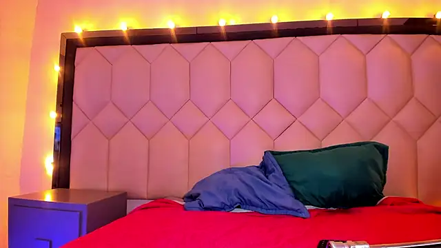 Scarletbigbug online show from 09-30-25, 06:36