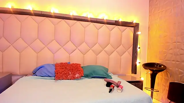 Scarletbigbug online show from 09-29-25, 06:35