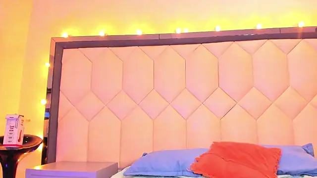 Scarletbigbug online show from 10-15-25, 06:05