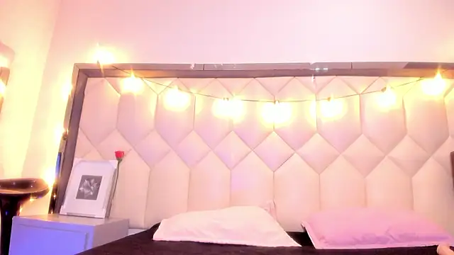 Snapshot of Scarletbigbug chatting on 02-19-26, 12:13 Scarletbigbug online show from 02-19-26, 12:13