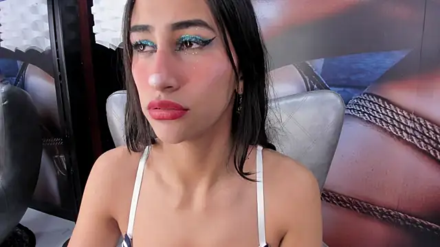 Snapshot of miss___taylor chatting on 10-10-25, 02:34 miss taylor online show from 10-10-25, 02:34