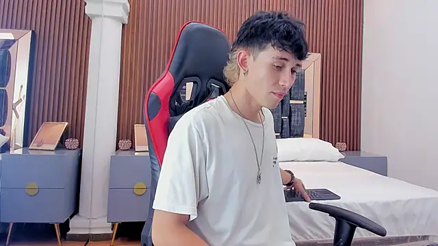 Michael blue online show from 10-17-25, 08:21