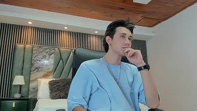 Michael blue online show from 09-27-25, 04:02