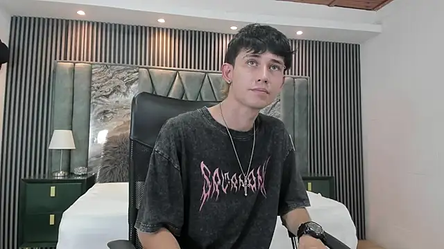 Michael blue online show from 10-30-25, 08:17