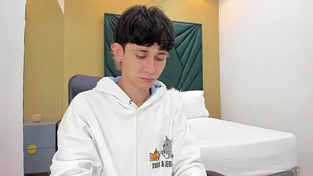 Michael blue online show from 12-21-25, 01:02