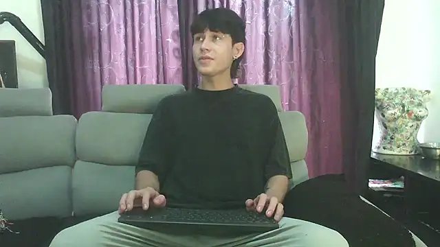 Snapshot of Michael_blue chatting on 05-13-26, 07:10 Michael blue online show from 05-13-26, 07:10