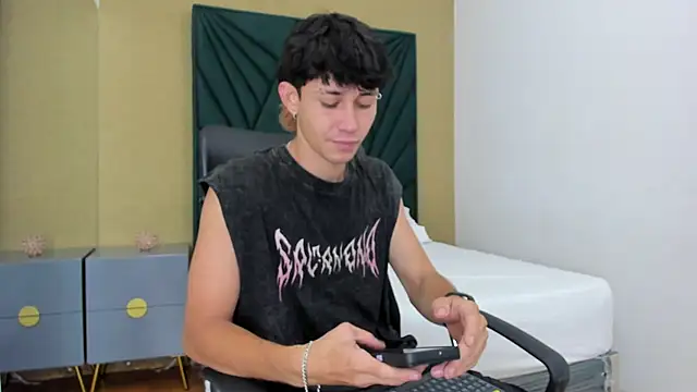 Michael blue online show from 12-18-25, 11:47