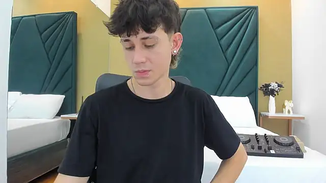 Michael blue online show from 04-07-26, 08:32