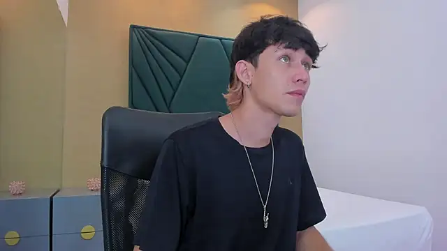 Michael blue online show from 12-17-25, 11:59