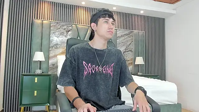 Michael blue online show from 09-28-25, 01:18