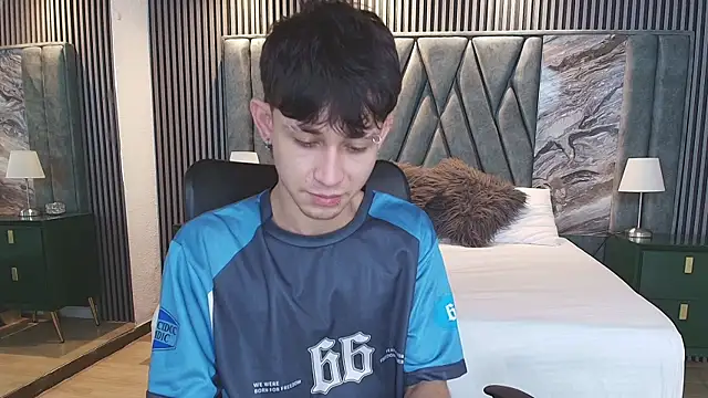 Michael blue online show from 03-31-26, 06:43