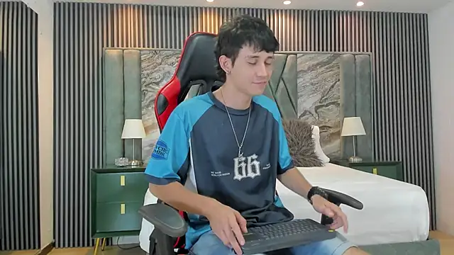 Michael blue online show from 10-03-25, 07:48