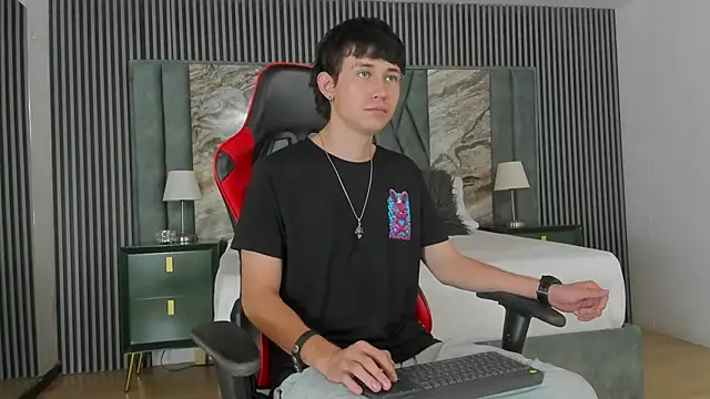 Michael blue online show from 10-04-25, 02:18