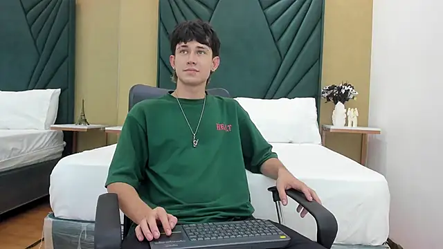 Michael blue online show from 03-18-26, 07:37