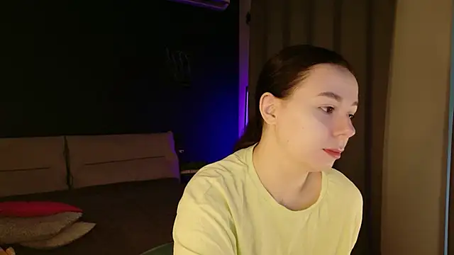 Snapshot of Di_na_Bell chatting on 07-09-26, 06:03 Di na Bell online show from 07-09-26, 06:03