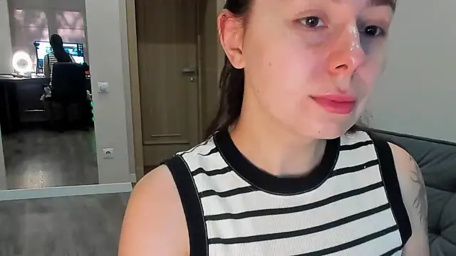 Snapshot of Di_na_Bell chatting on 06-24-26, 06:01 Di na Bell online show from 06-24-26, 06:01