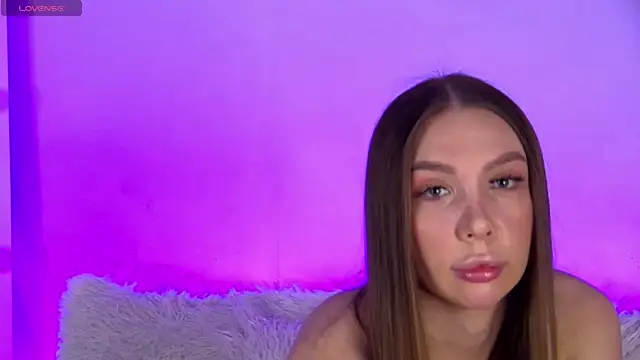 AlysonHuxley  online show from 11-04-25, 04:44