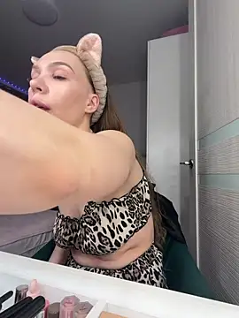 AlysonHuxley  online show from 02-06-26, 12:39