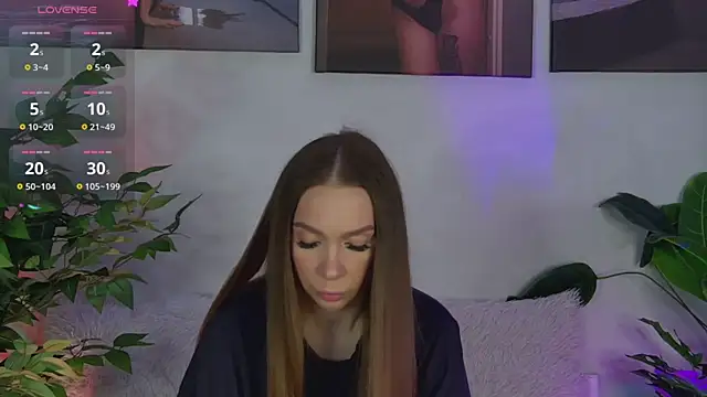 AlysonHuxley  online show from 04-19-26, 05:47