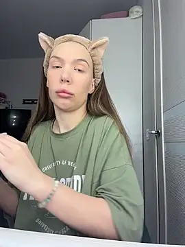 AlysonHuxley  online show from 02-23-26, 02:02