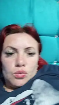 carolinhe  online show from 12-01-25, 10:10