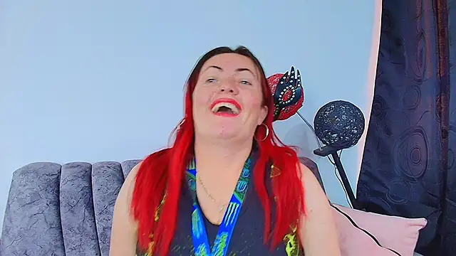 carolinhe  online show from 10-10-25, 09:04