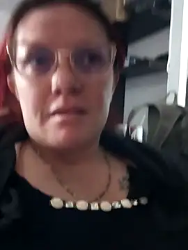 carolinhe  online show from 09-26-25, 08:16