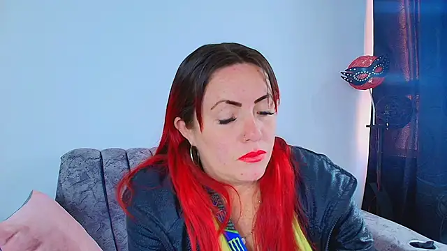 carolinhe  online show from 10-08-25, 07:25