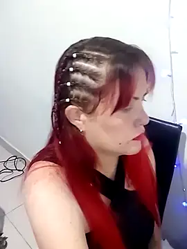 carolinhe  online show from 03-24-26, 05:35