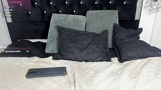 Sebas cat online show from 10-15-25, 02:43